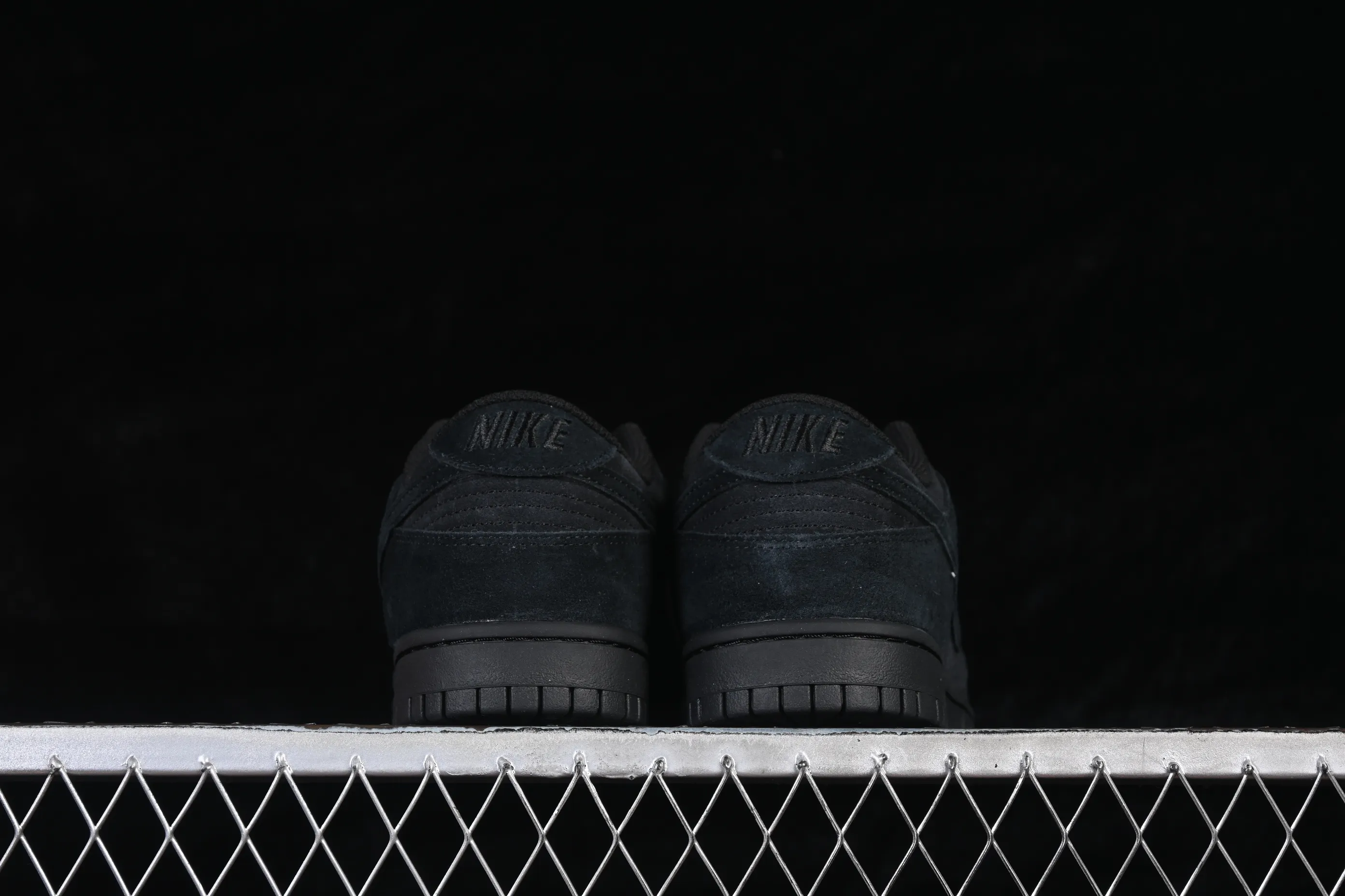 All categories Nk SB Dunk series Nk SB Dunk Low low-top sneakers Nike SB Dunk Low suede black low-top casual sneakers IB6651-001